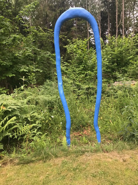 Blå portal i natur.